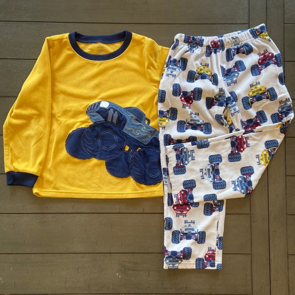Carter’s pajama set 6/6A
